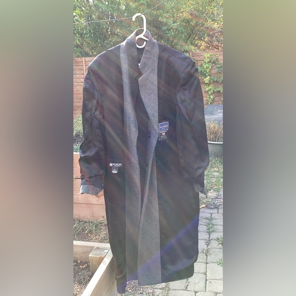 Men’s H Leishman lined virgin wool grey trench coat. 
42R in pristine condition - Picture 10 of 11